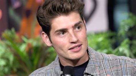 is gregg sulkin in a relationship|Gregg Sulkin Height, Age, Bio, Wiki, Girlfriend, Net。